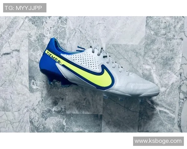 传奇球星与经典足球鞋的巅峰对决见证绿茵场永恒荣耀